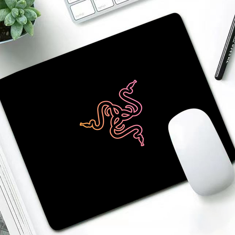 Desk Setup Ergonomic - Podkładka pod mysz Razer Luxury Anime