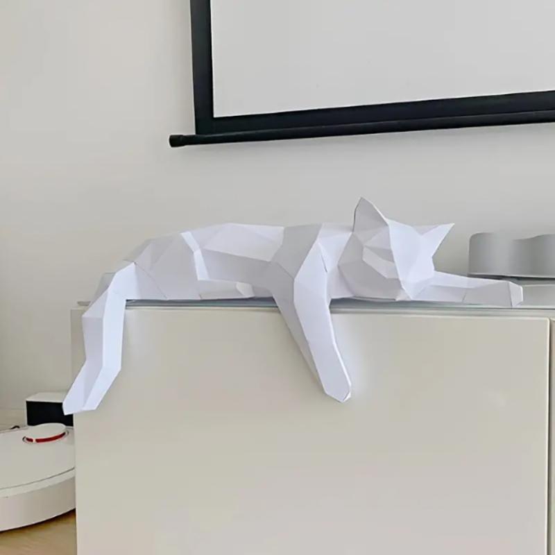 Czarno-biała statuetka kota -  – Desk Setup Black recenzja i cena